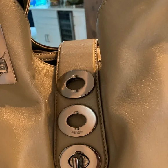 Coach Edie bag with 3 turn lock adjustable closures - Picture 2 of 14